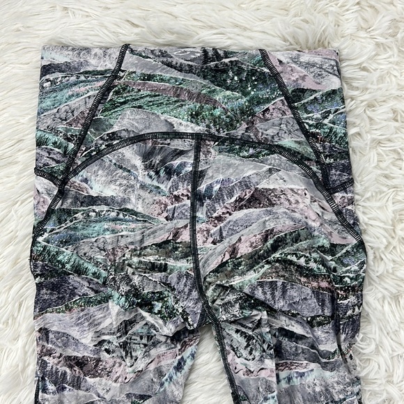 Lululemon Train Times Pant 25" Springscape Multi / Obsidian - Picture 7 of 7